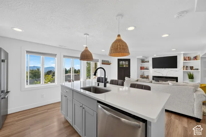 8450 S Dynasty Way, Cottonwood Heights, Utah 84121