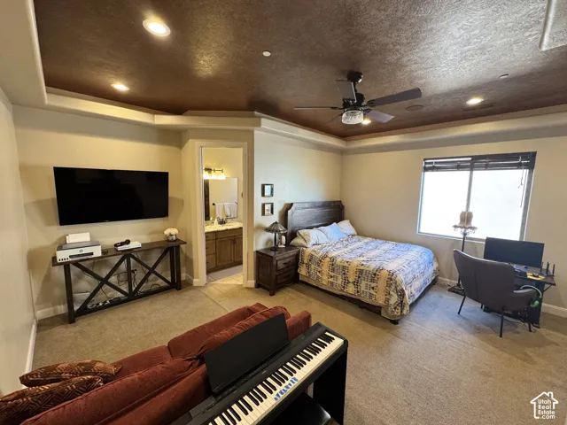 Tray ceiling with recessed lighting and a ceiling fan