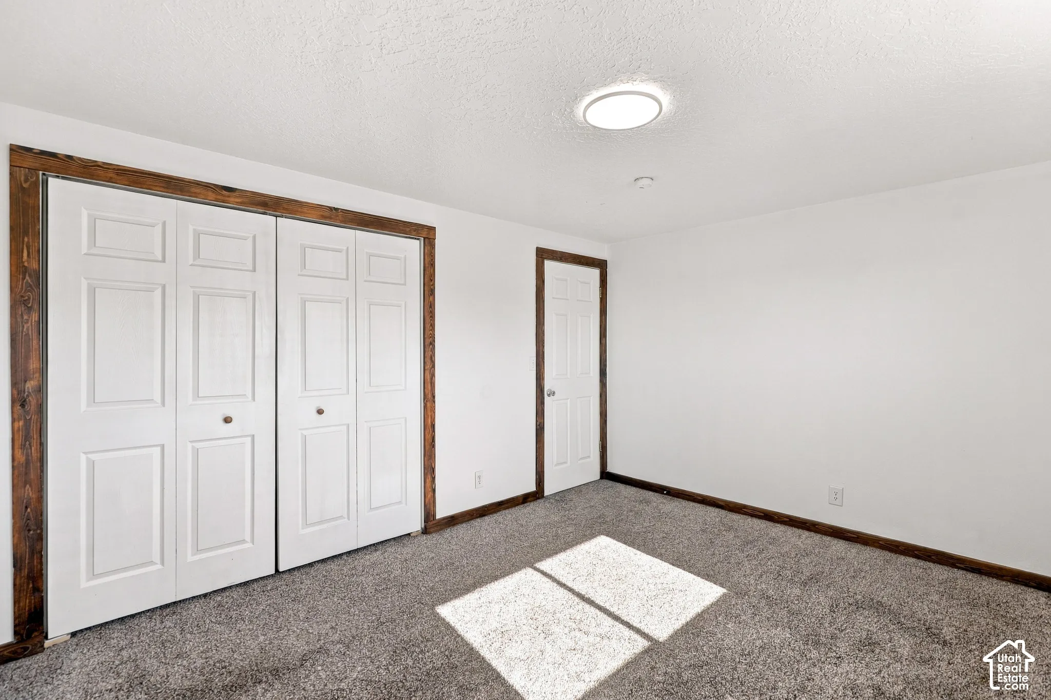 Textured carpet flooring