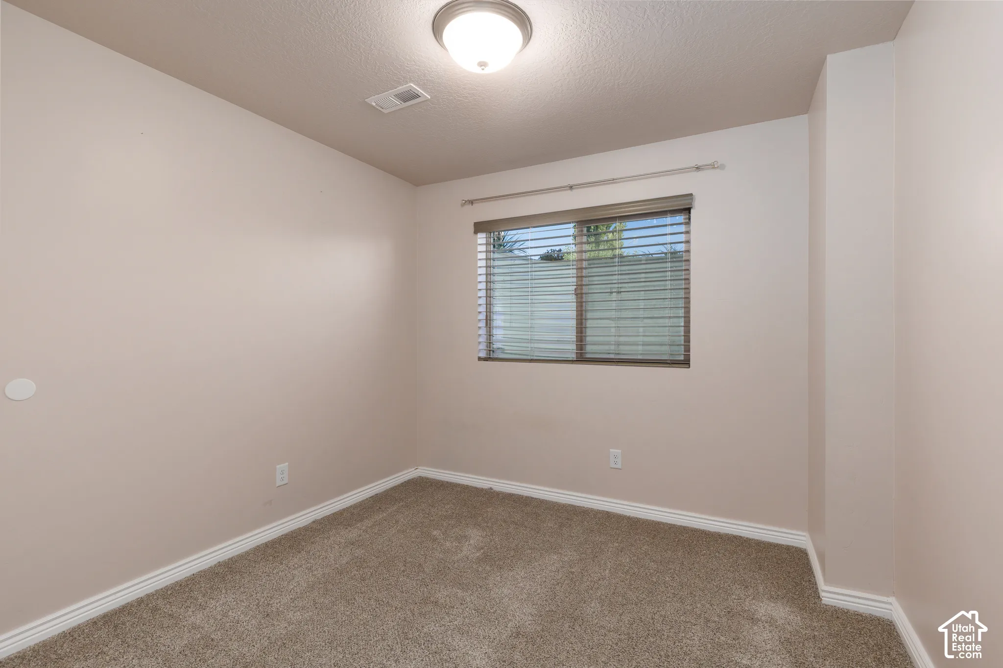 Recessed window with horizontal blinds