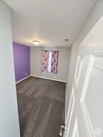 Neutral wall tones with a single accent wall