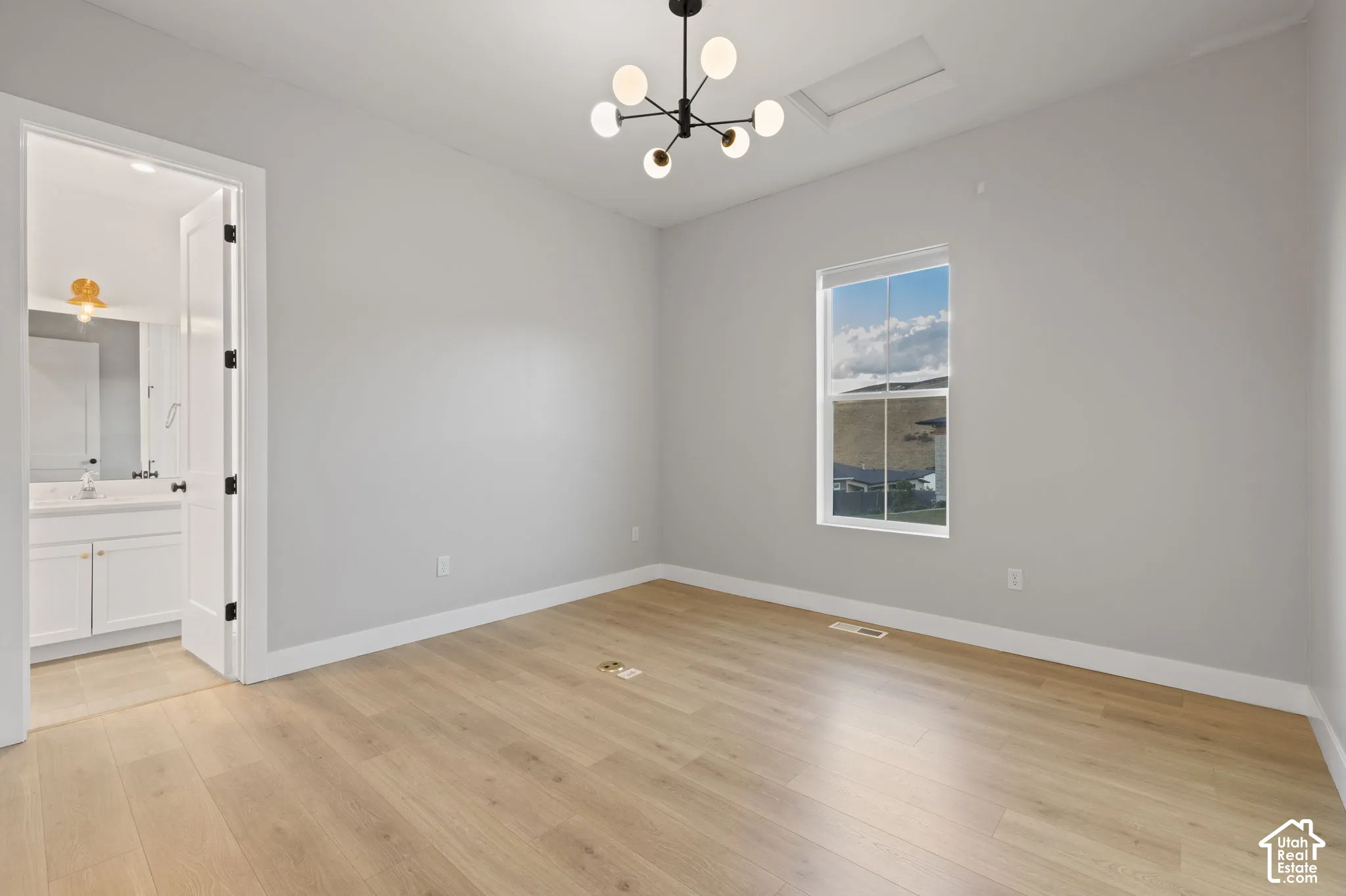 Guest Bedroom or Office w/ En-Suite Bathroom