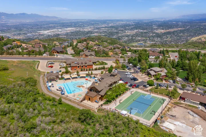 Community amenities featuring an outdoor swimming pool, spa, and sports courts