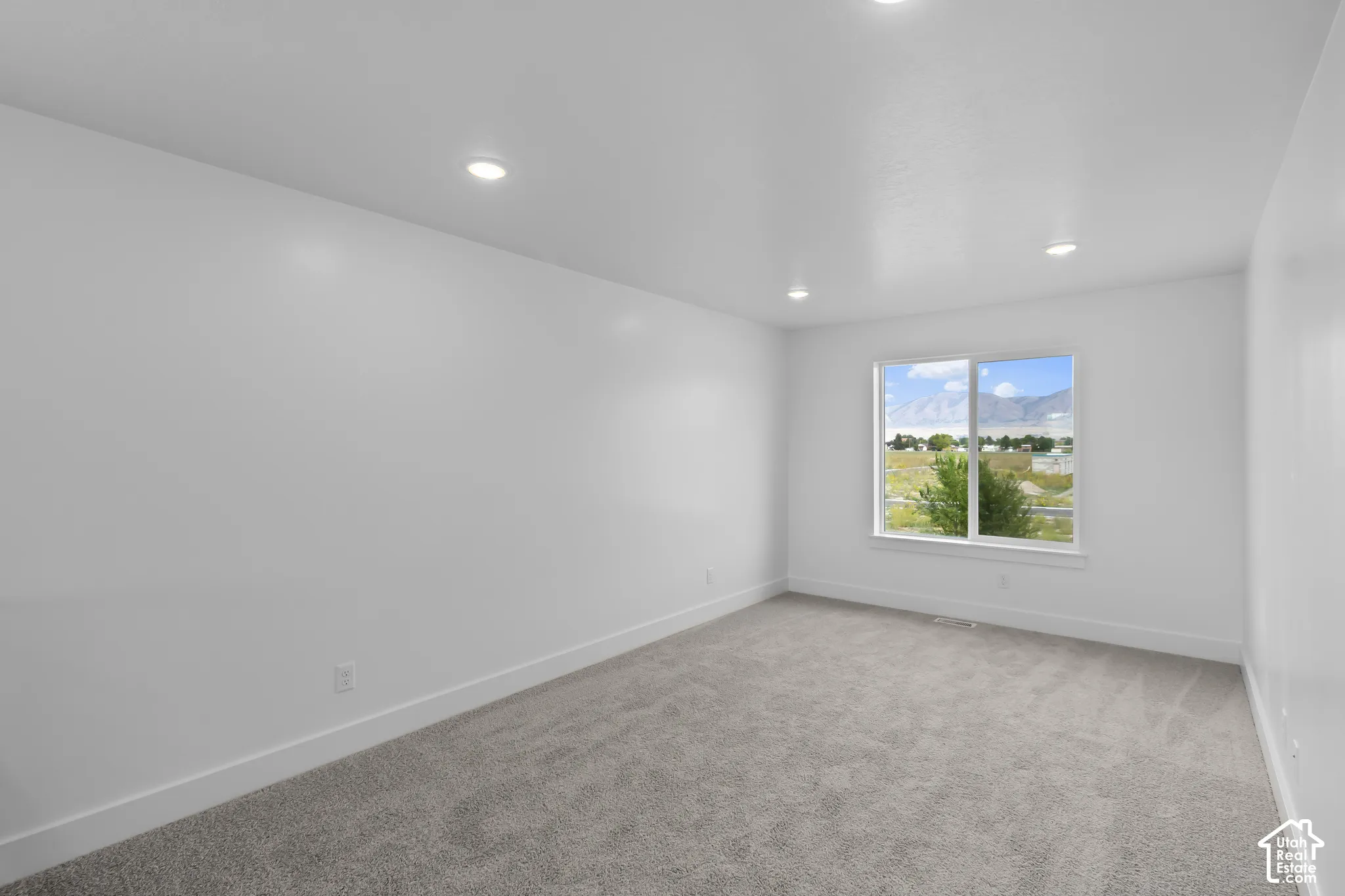 Spacious loft on the second floor