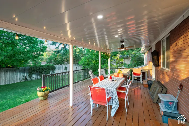 Large covered deck, and great lighting