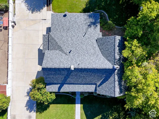 Asphalt shingle roofing with multiple gables