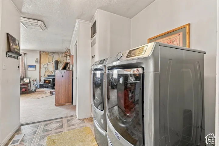 Laundry area with patterned flooring