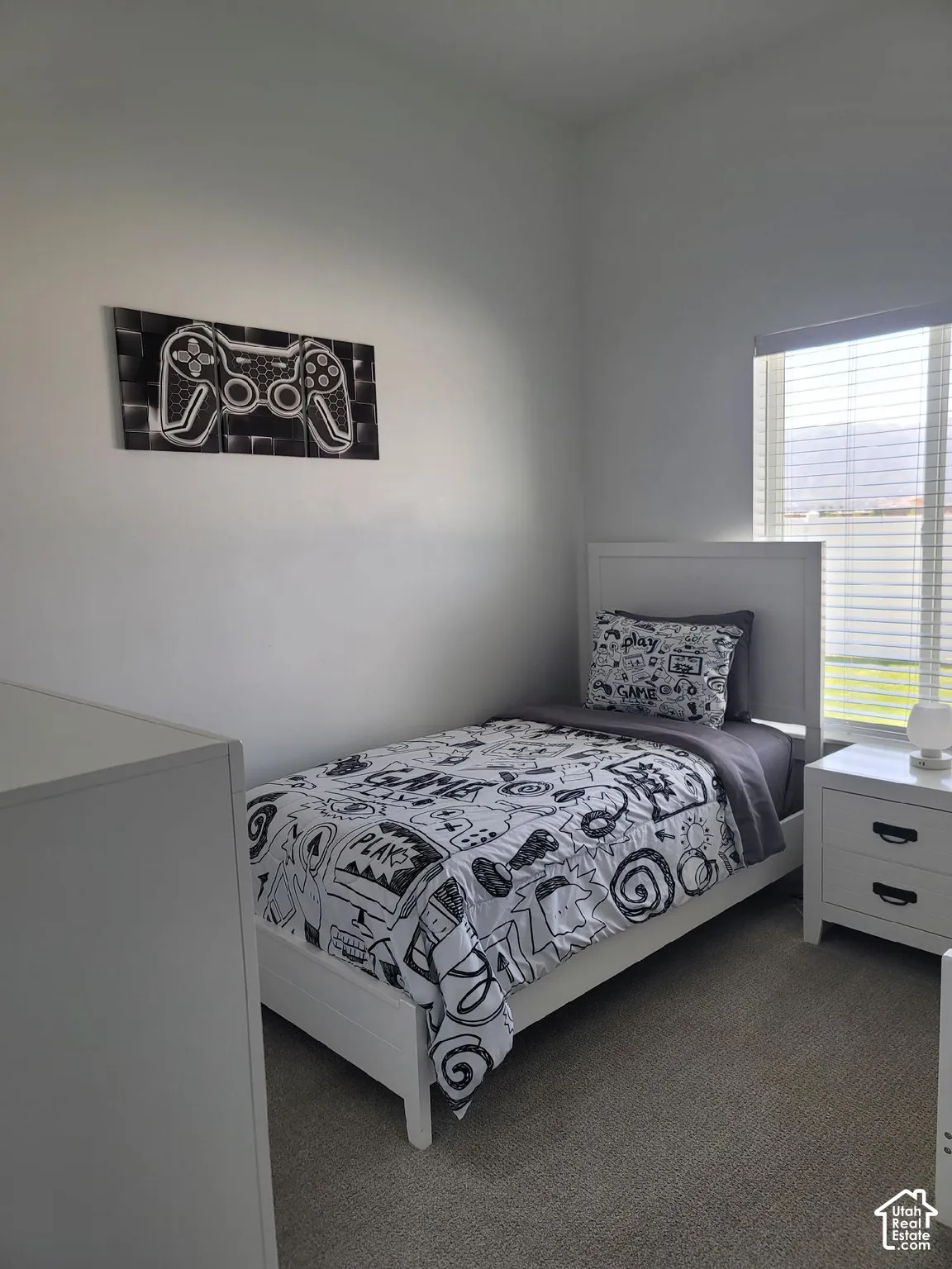 White walls and light-colored carpeting