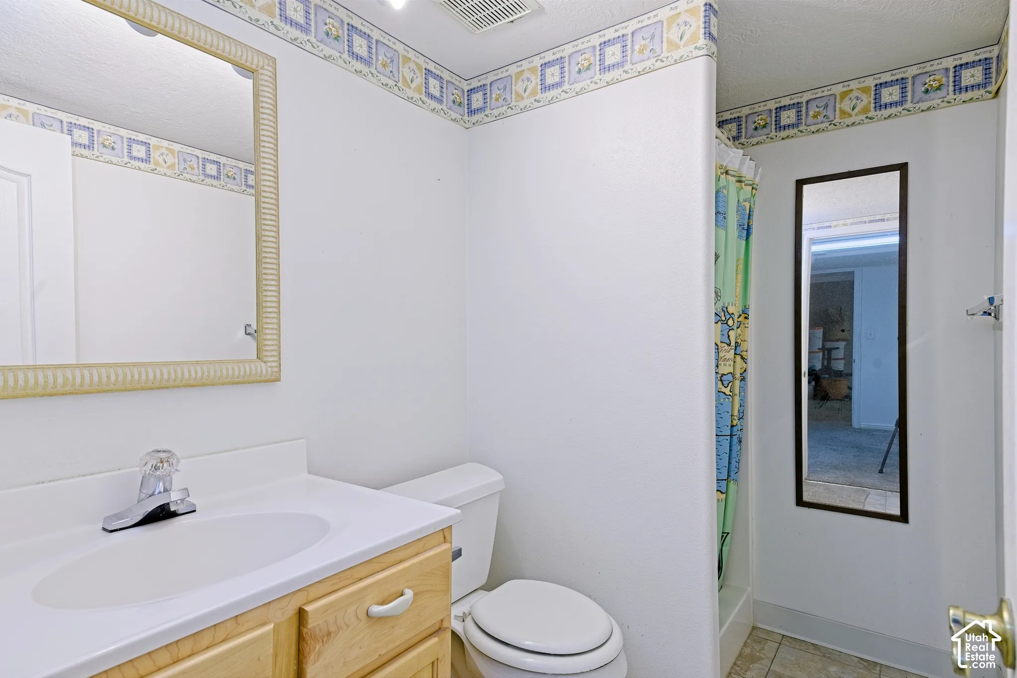 White vanity with an integrated sink and chrome faucet