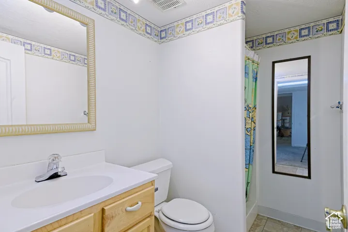 White vanity with an integrated sink and chrome faucet