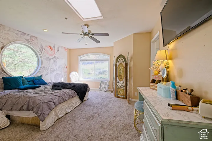 Recessed ceiling light, ceiling fan, skylight, round window, arched window