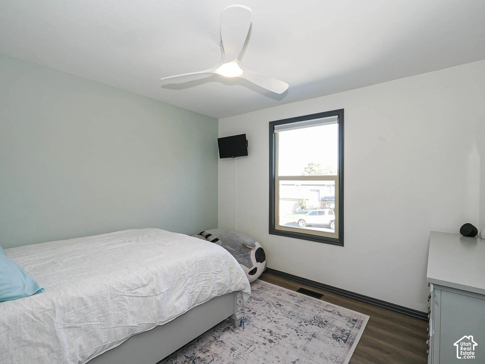 Recessed window with dark trim
