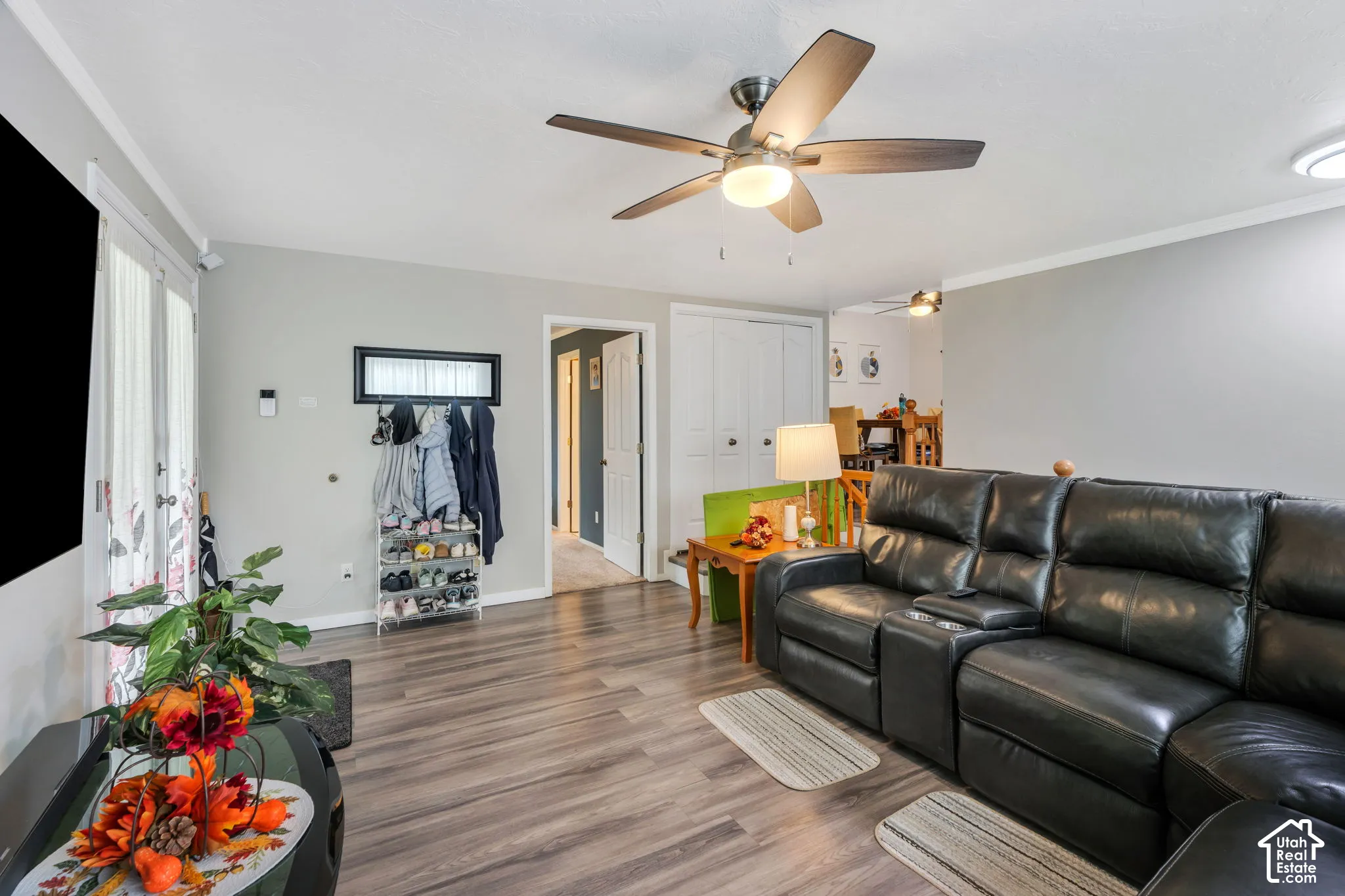 Wood-finish flooring, ceiling fan with integrated lighting, recessed lighting, and light gray wall paint