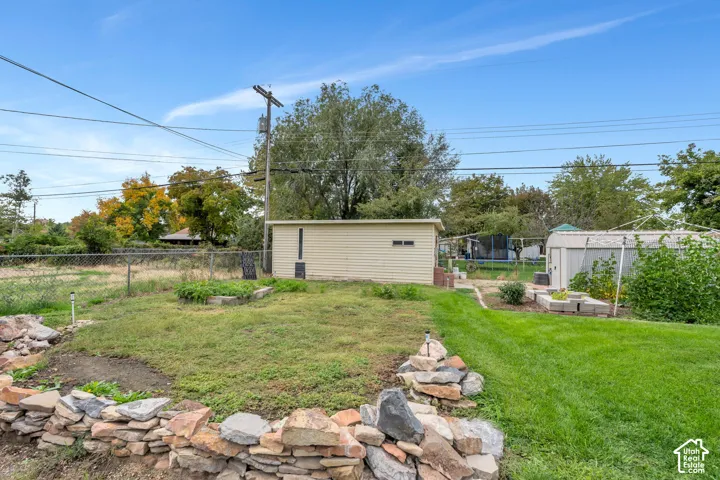 Garden area with shop