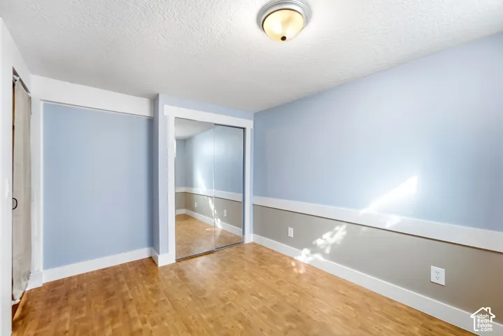 Wood-finish flooring with a two-tone wall treatment