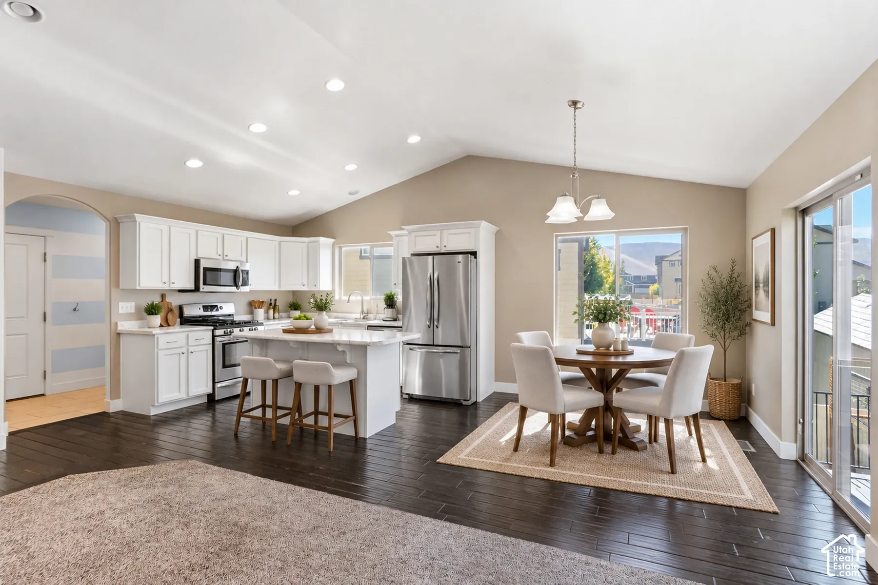 Vaulted ceiling with recessed lighting