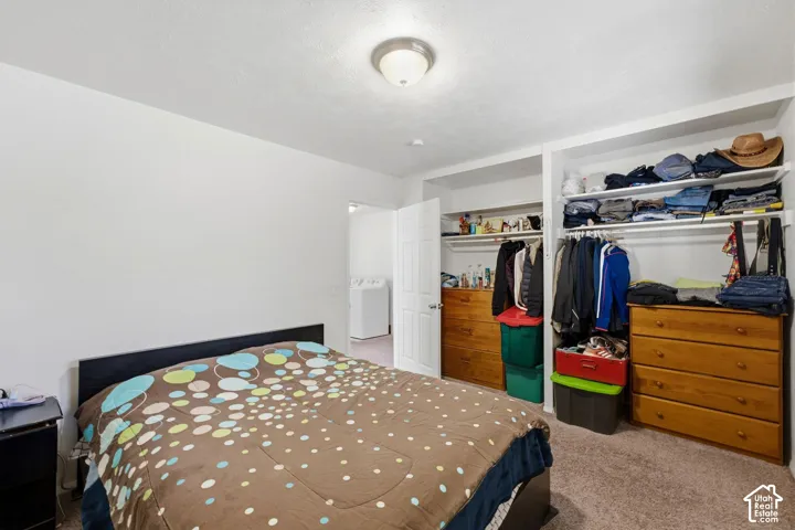 Wall-to-wall carpeting and neutral wall finishes