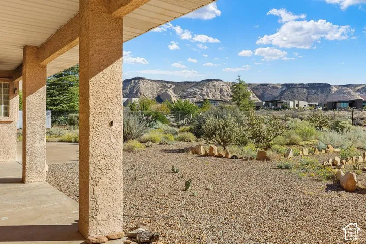 Covered patio with textured stucco columns