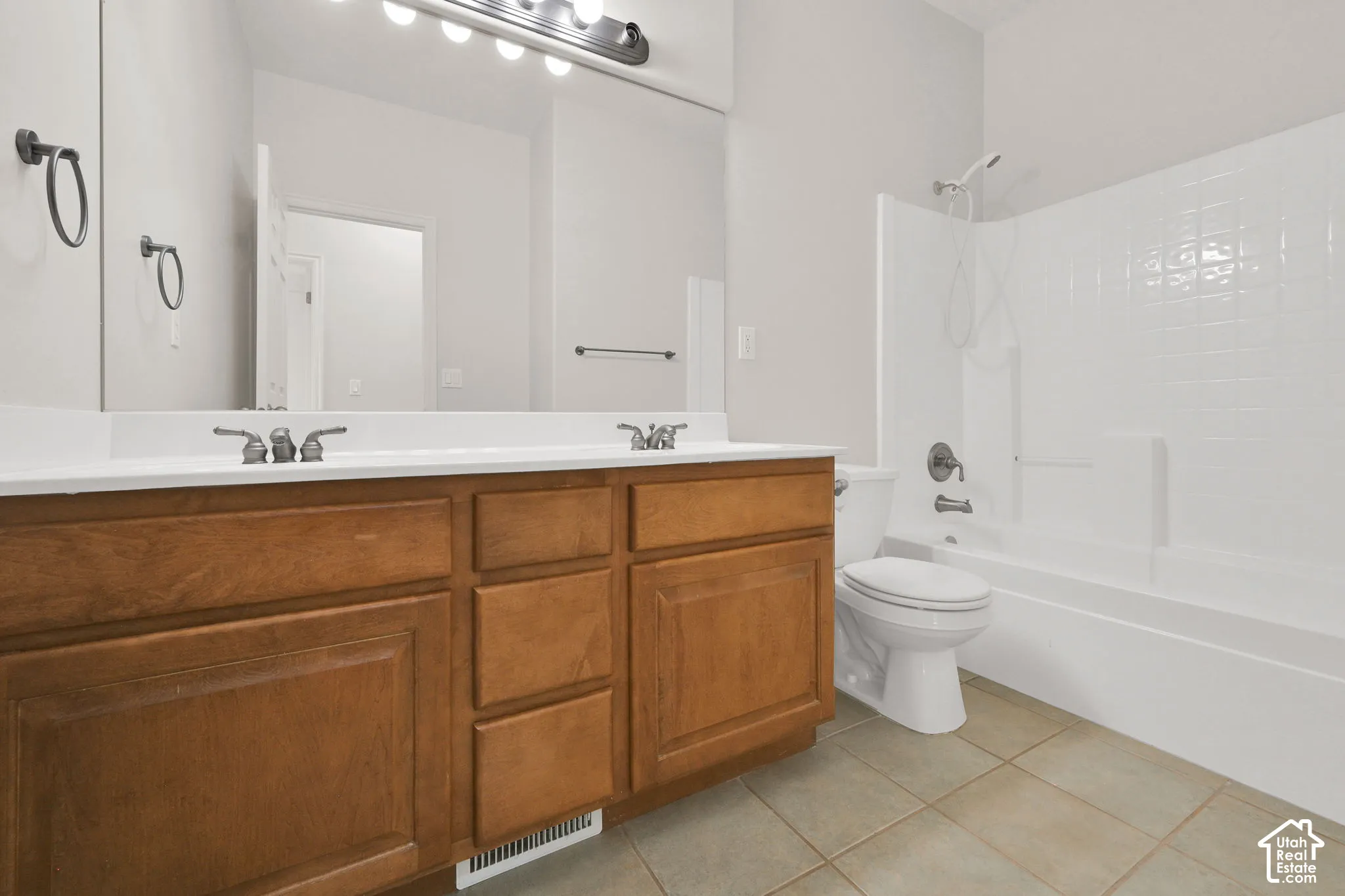 Upstairs Full Bath