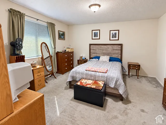 Nice size primary with walk in closet