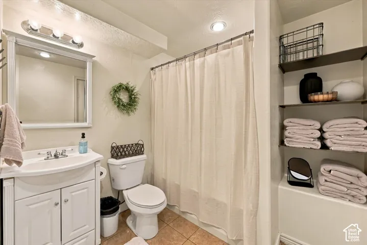 White vanity with a single basin sink and chrome faucet