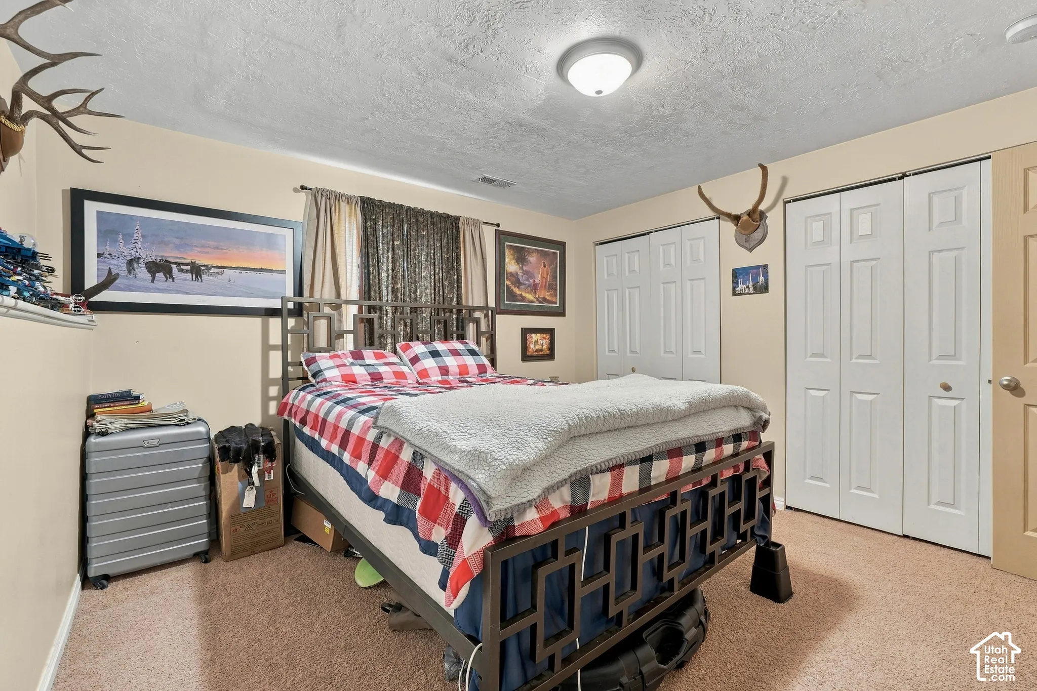 Recessed ceiling light, two bi-fold closet doors, and neutral wall paint