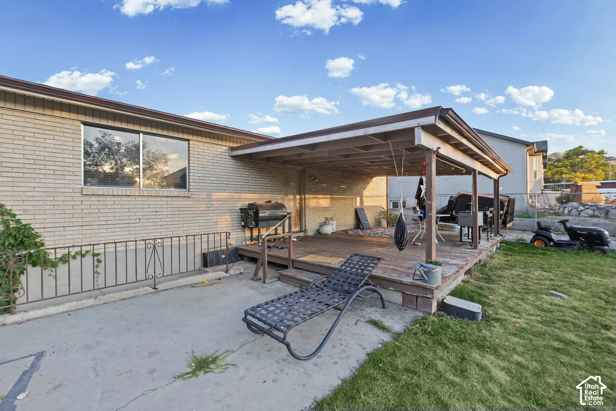 Covered wood deck with support columns