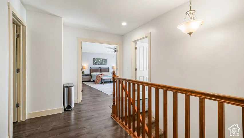 Wood-finish flooring with light wall tones