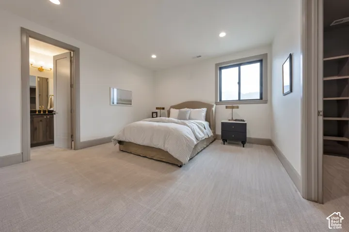 Light-toned carpeting throughout