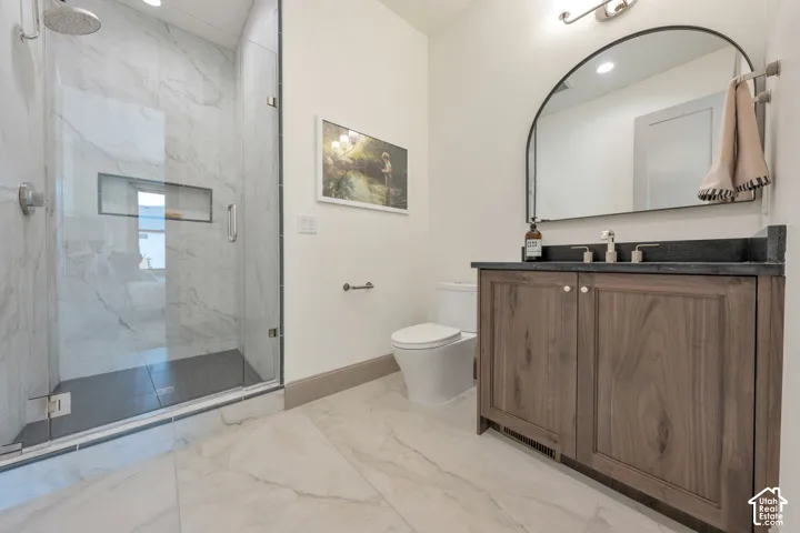 Walk-in shower with clear glass enclosure and built-in niche