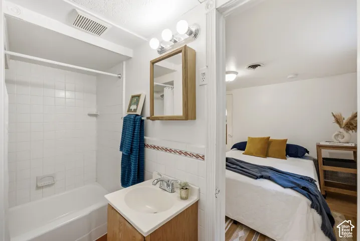 Mother in Law appt bathroom with tub. Access door to the laundry and main house