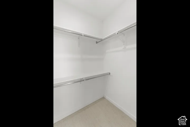 Customizable closet system with shelving and hanging rods