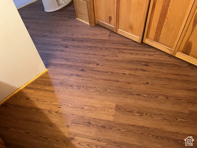 Wood-finish flooring with varying grain patterns