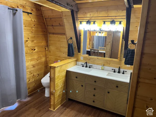 Dual vanity with white countertops and matte black fixtures