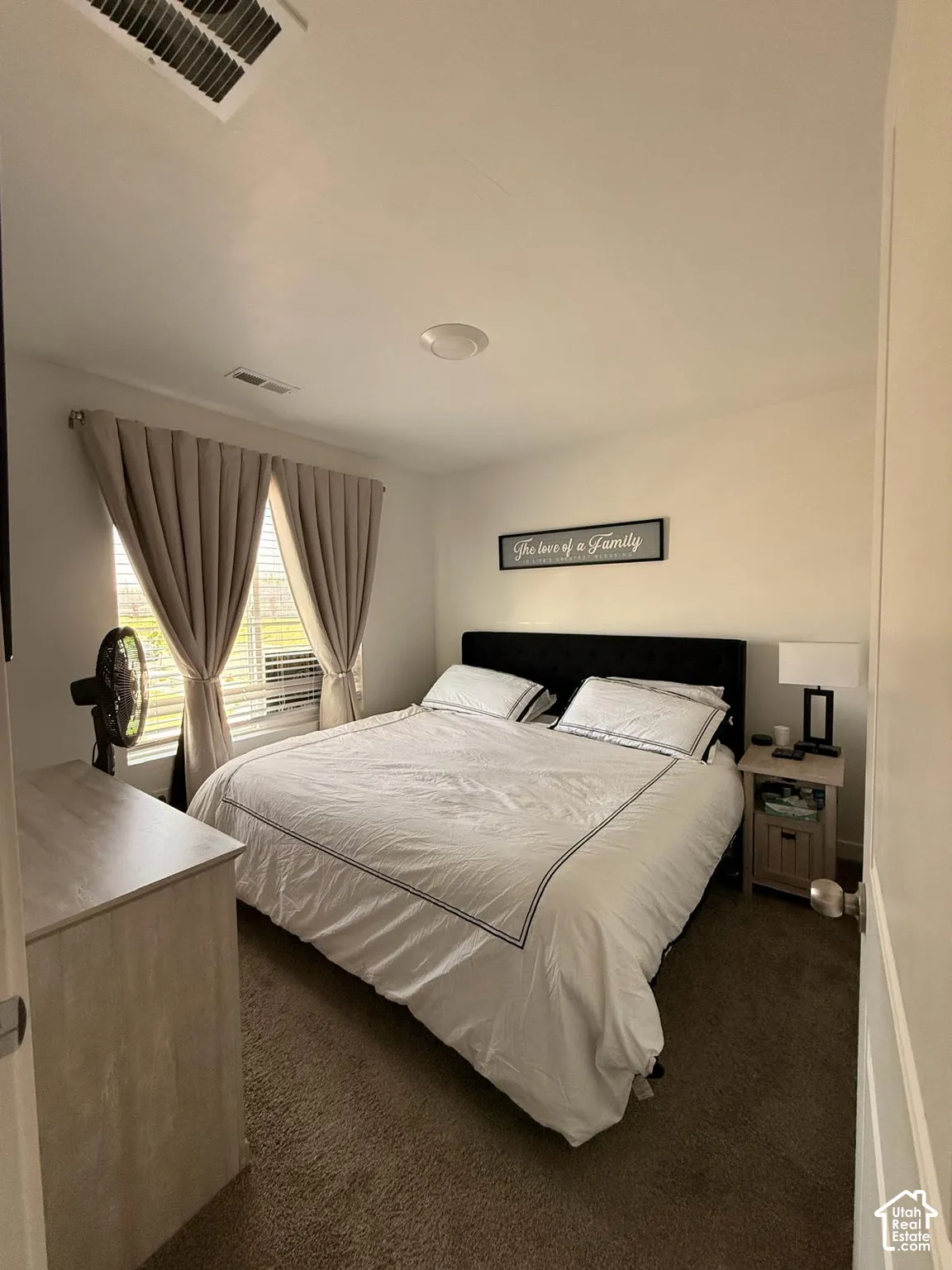 Recessed lighting and ceiling-mounted air conditioning register