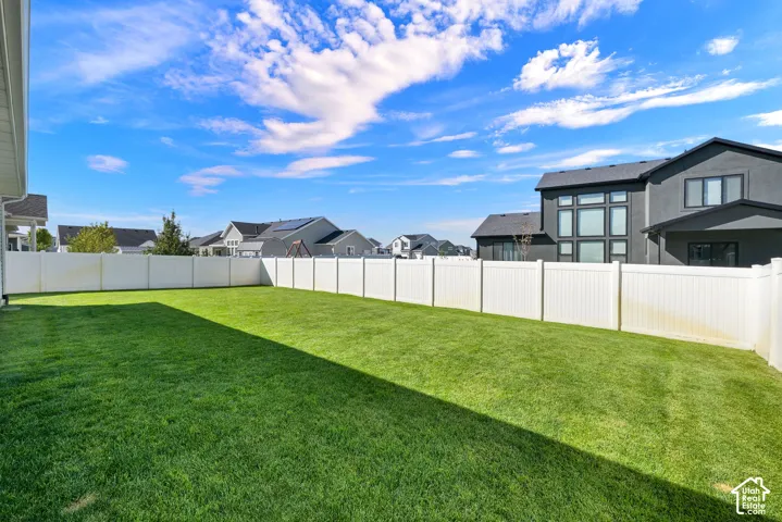 Gorgeous views in the fully fenced yard