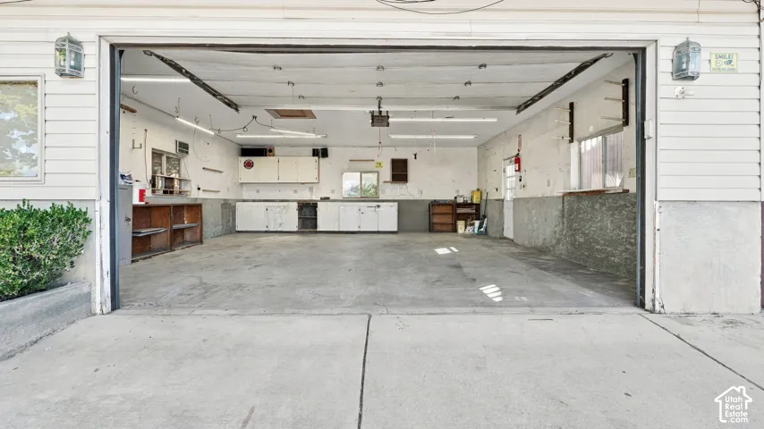 Calling all hobbyists and DIY enthusiasts! This oversized detached workshop offers generous floor space, workbenches, built-in storage, and lighting for your next project.