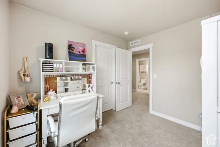 Wall-to-wall carpeting and neutral wall tones