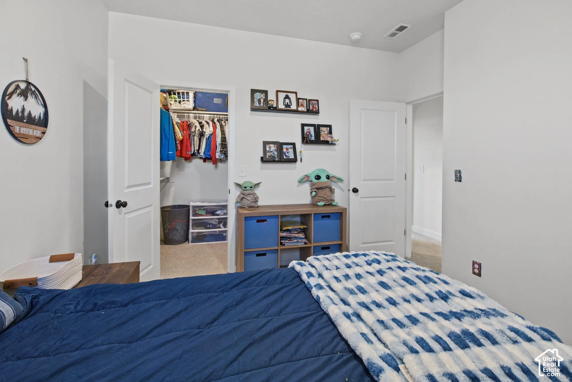 White walls with light-colored carpeting