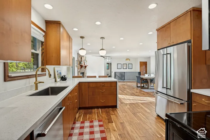 Mid century modern kitchen with quartz countertops