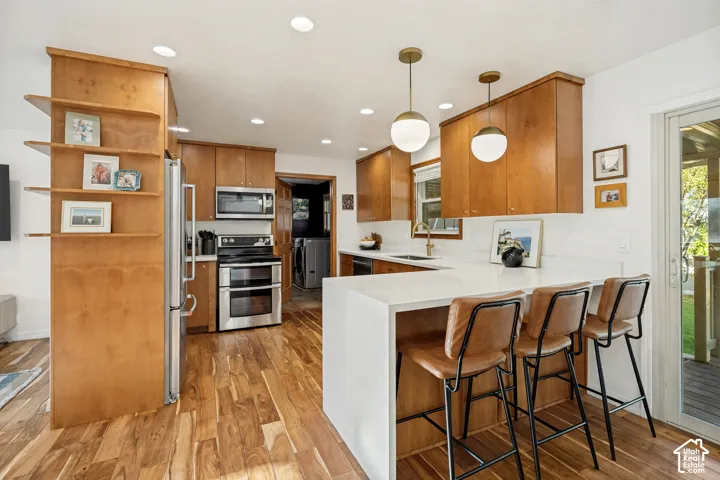 Mid century modern kitchen with quartz countertops