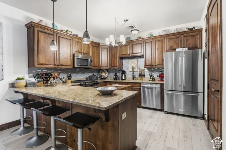 Vaulted ceilings, lots of cabinetry and walk in pantry