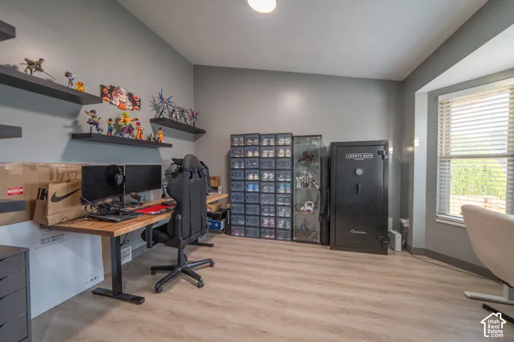 Recessed lighting, wood-finish flooring, and a bay window with blinds