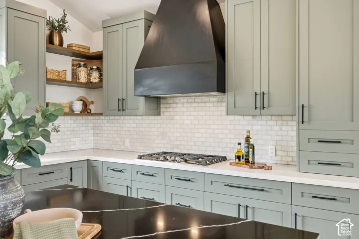 Custom range hood and gas counter top range.
