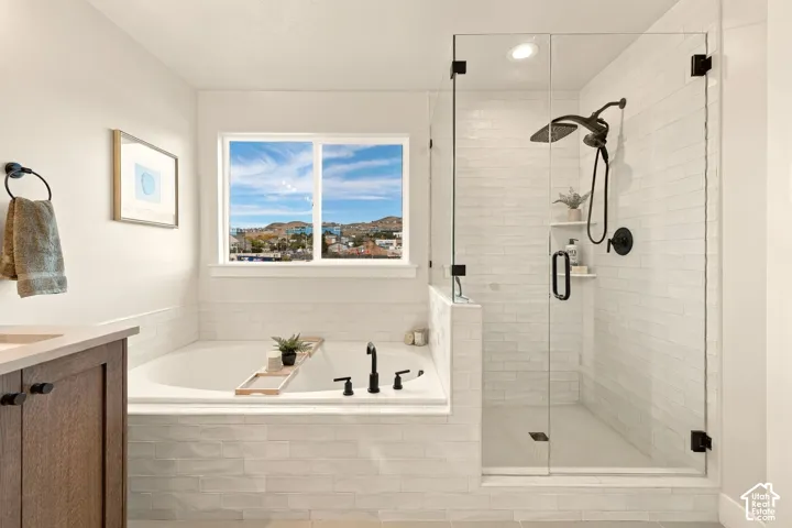 Integrated soaking tub and walk-in shower with clear glass enclosure