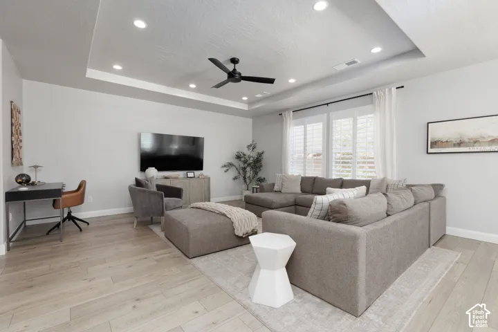 Tray ceiling with recessed lighting and a ceiling fan