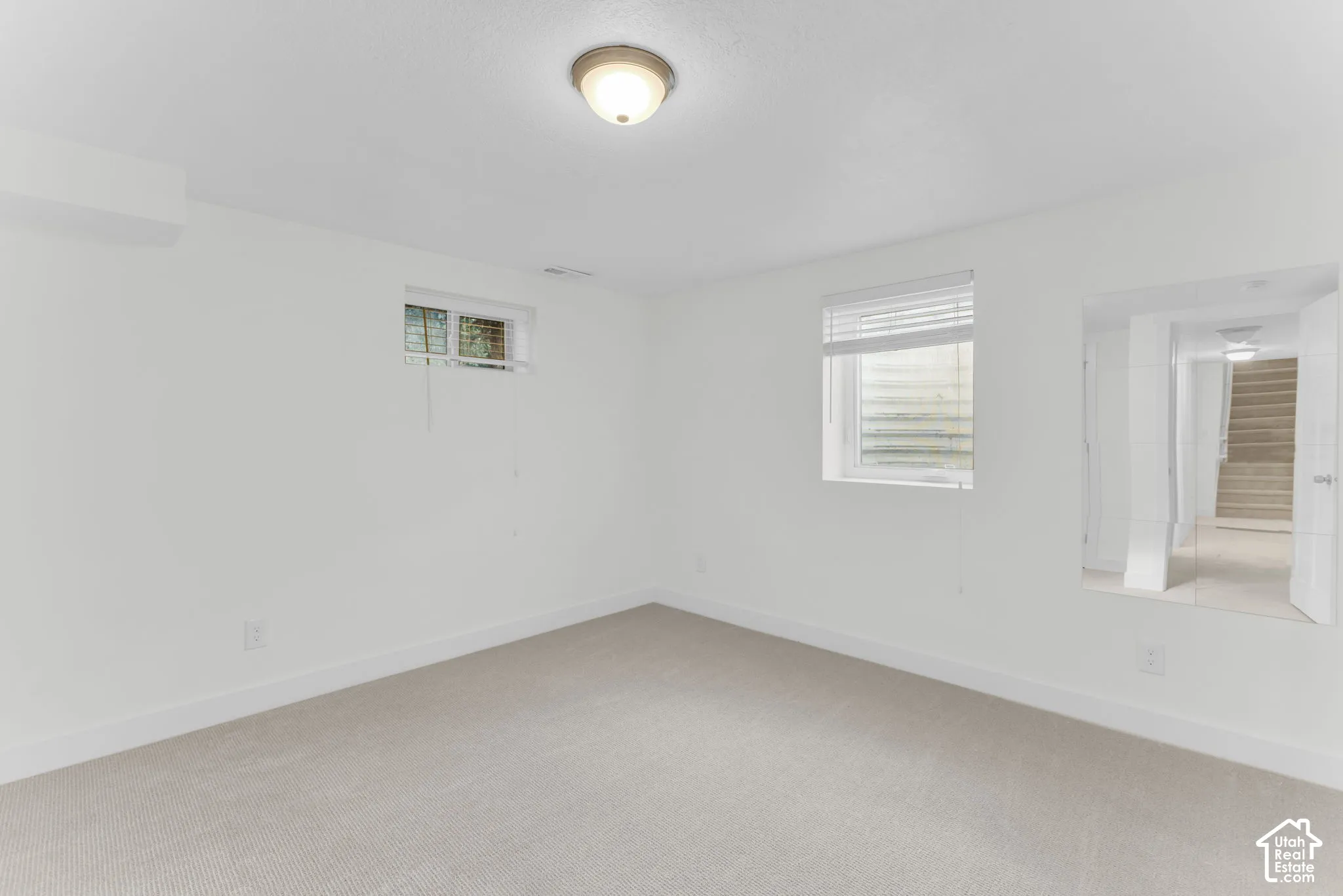 Neutral wall finishes
