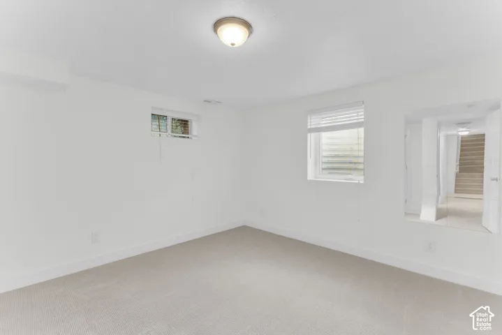 Neutral wall finishes