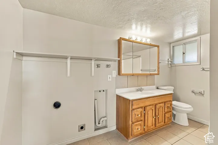 Full bathroom with in-unit washer and dryer hookups.