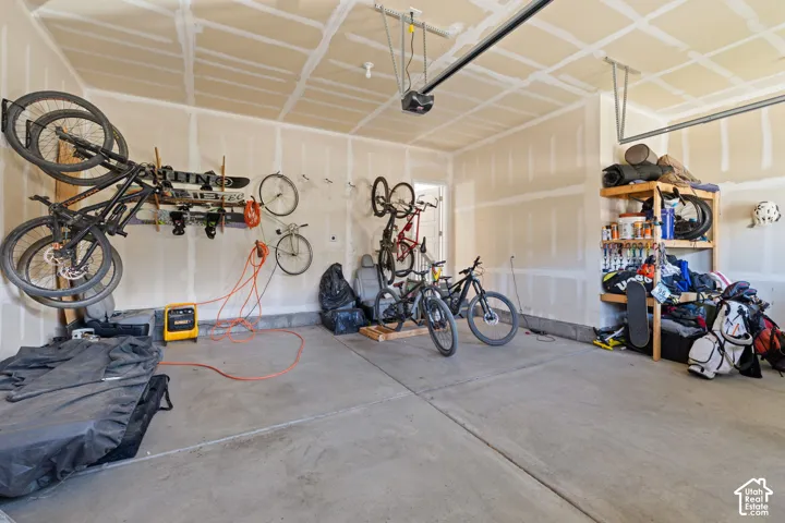 Concrete flooring and unfinished walls in a garage space